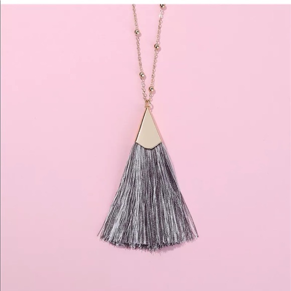 Jewelry - Trendy Tassel Necklace w/ polished gold tone chain
